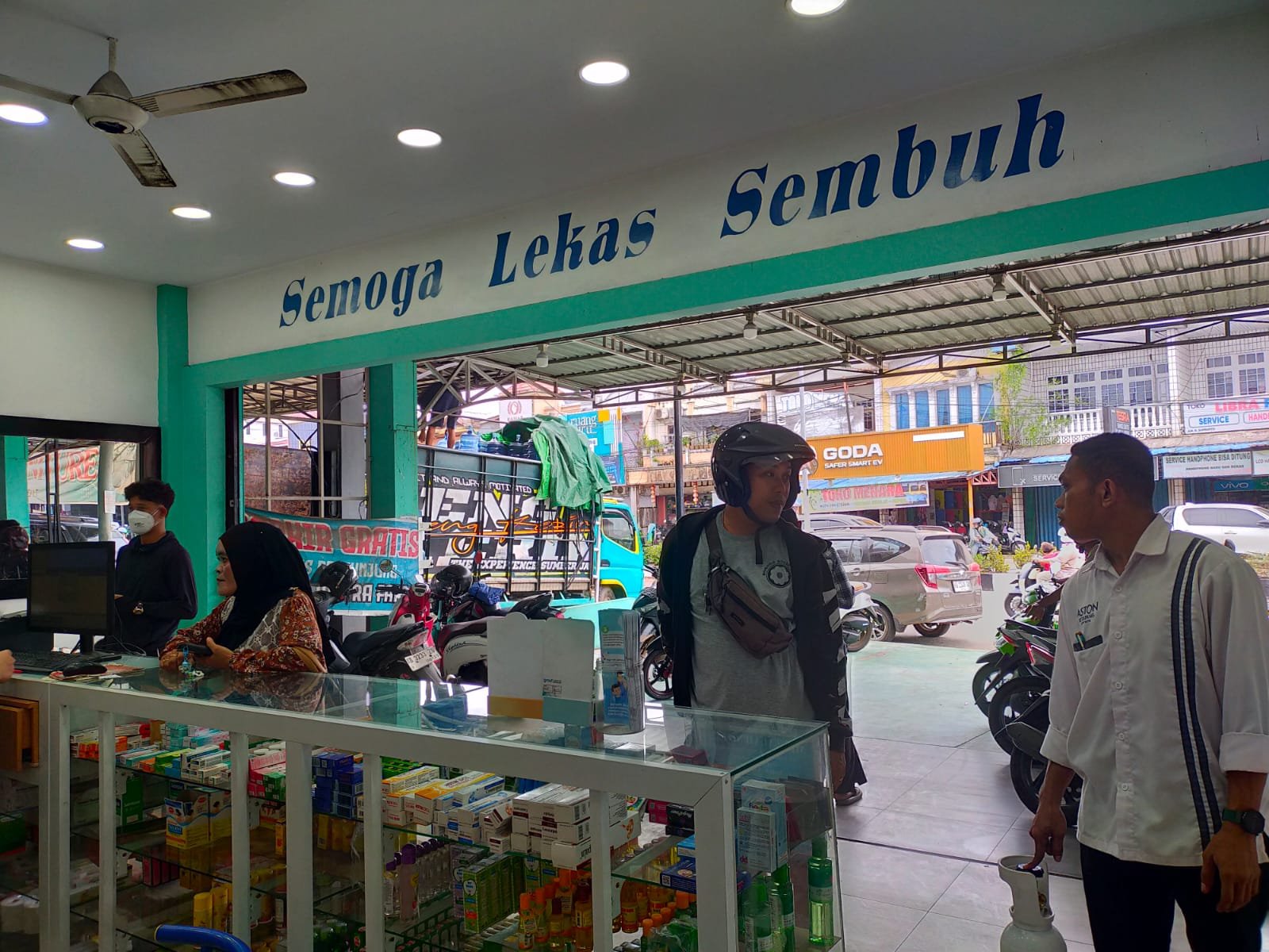 Ruang layanan Apotek Medistra Farma